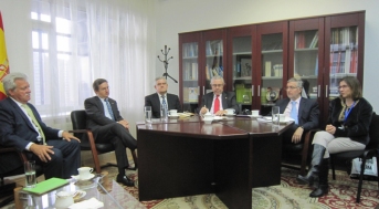 Reunión de Manuel Sánchez y empresarios españoles con el Embajador de España en Kazahstan y la Consejera Económica y Comercial, Dª. Cristina Santamaría.
